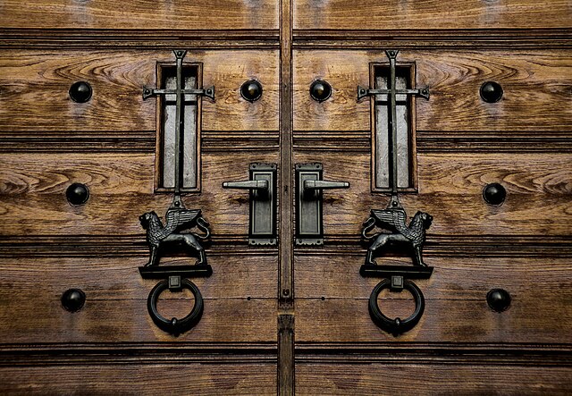 [ITA/ENG] B&B, la porta chiusa alle 18:30 / B&B, the 6:30 Door